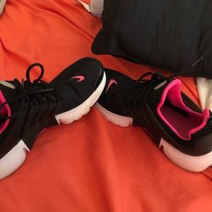 Black,Pink,& White Nike Prestos size 8